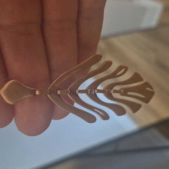 Kendra Scott Jewelry - Kendra Scott Luca earrings Monstera leaf feather rose gold